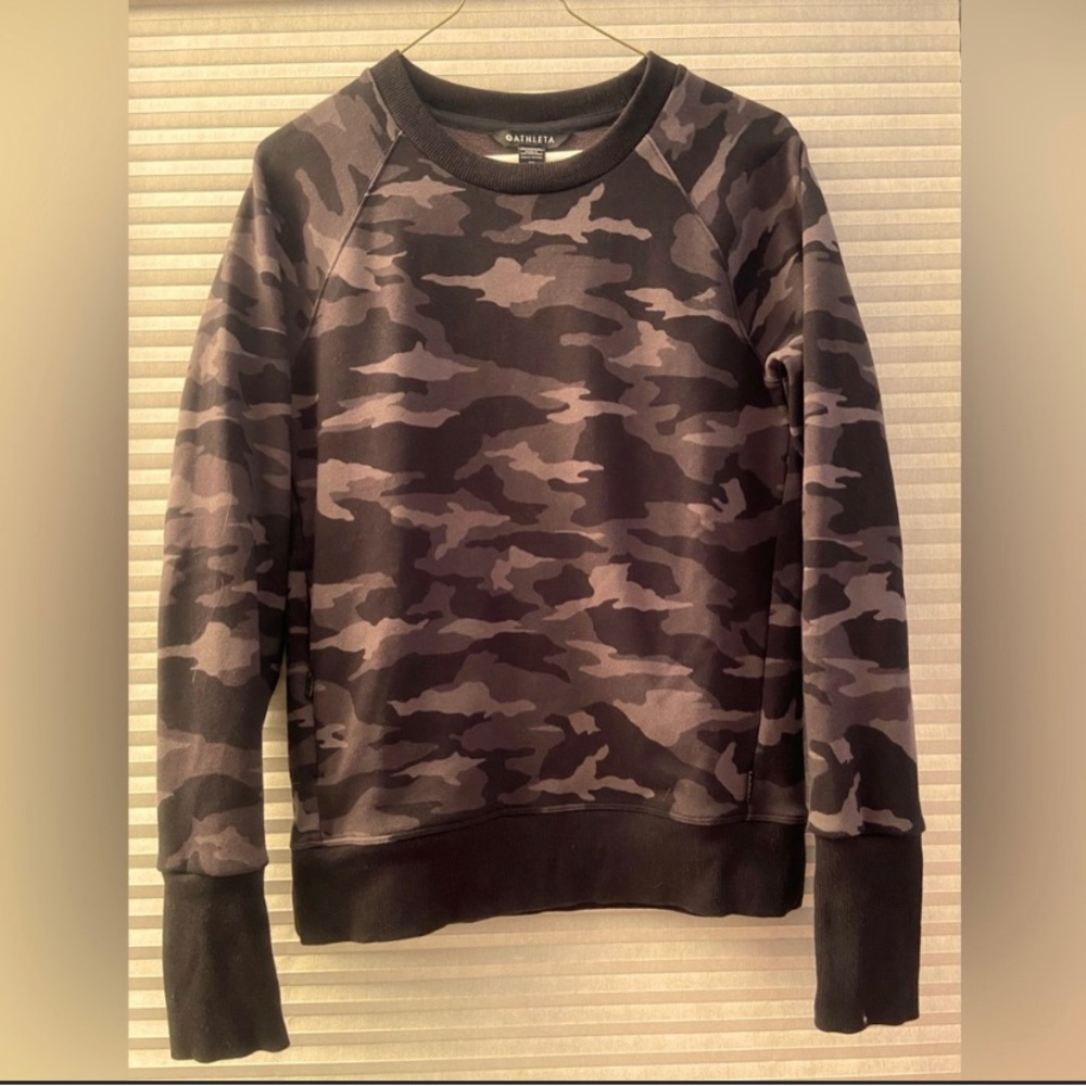 Athleta Triumph Camo Crewneck Sweatshirt, XS, EUC